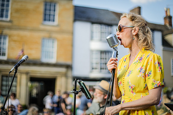 Hop the Hall LIVE with Airlie Scott's Pronto Swing